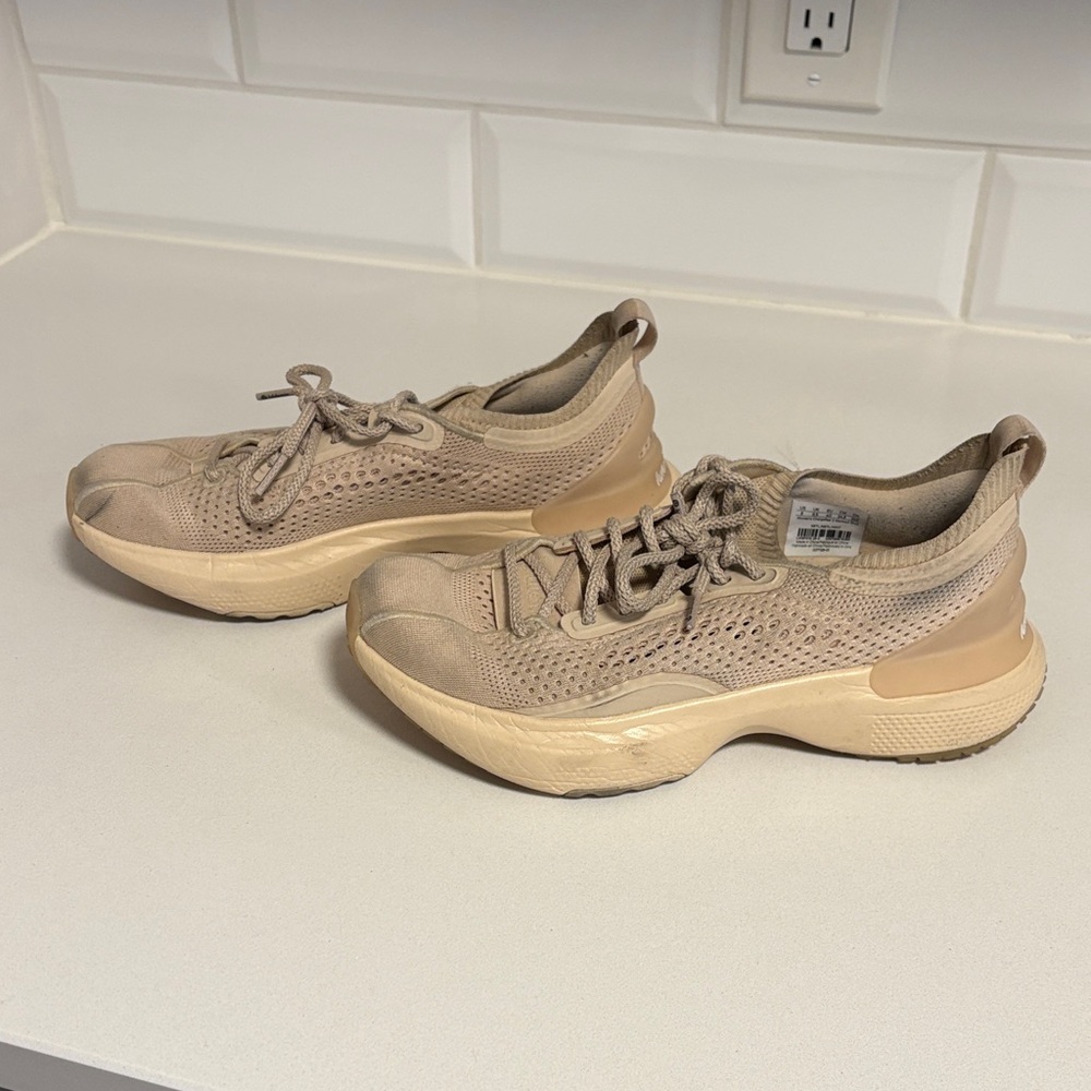 lululemon athletica Chargefeel 3 Beige Athletic Shoes - Picture 6 of 12